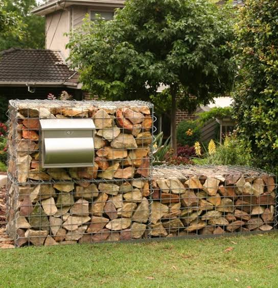 Terraced retaining wall system on Northern Beaches hillside